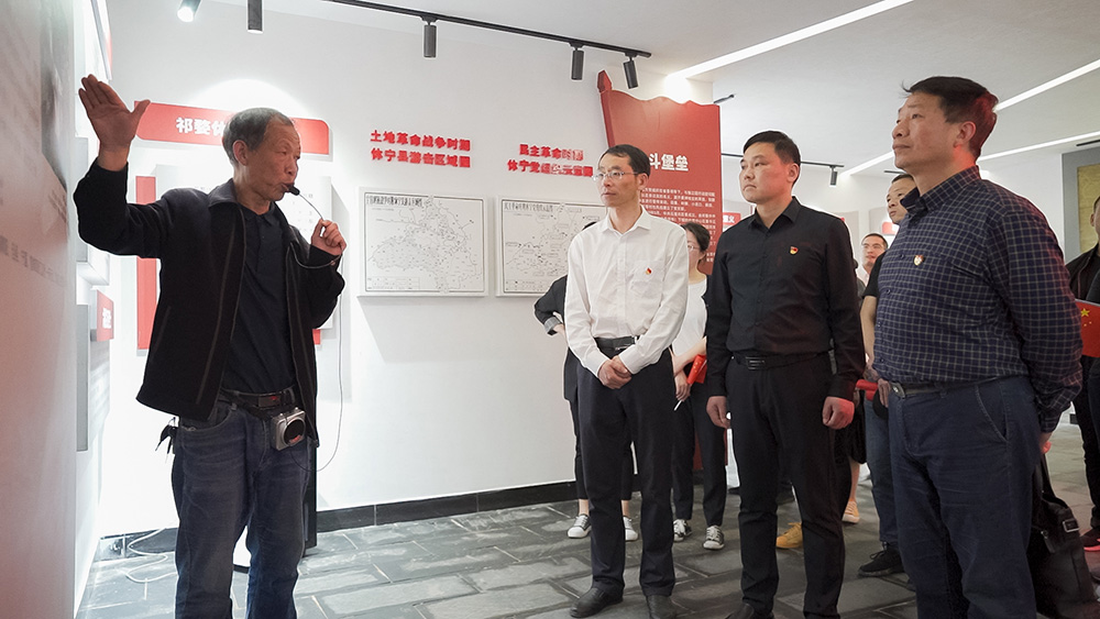 屯溪區(qū)國投集團開展學(xué)黨史、祭英烈主題黨日活動
