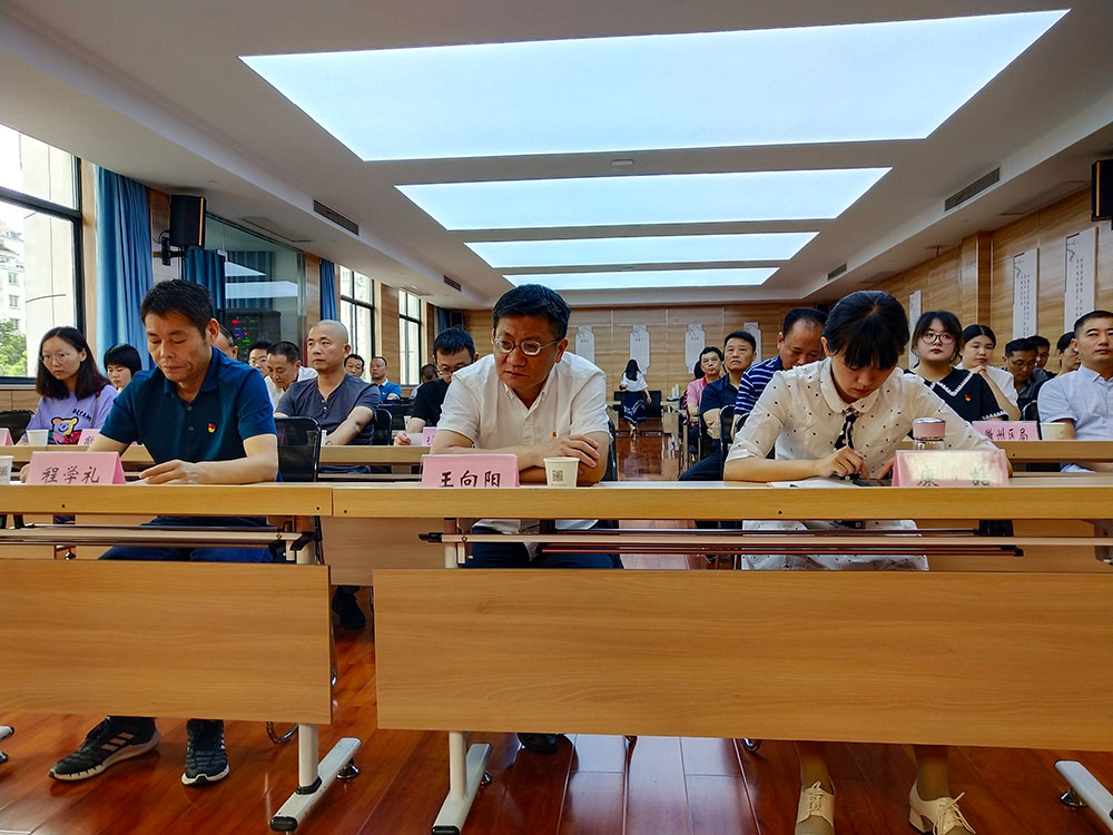 屯溪城建投公司黨支部參加黃山市“小個?！秉h組織“啟航新征程 永遠(yuǎn)跟黨走”主題宣講暨成果展活動