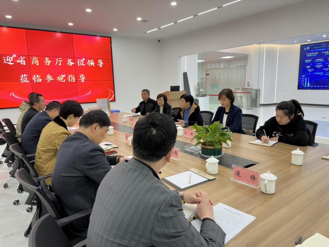 省商務(wù)廳流通處處長張遠(yuǎn)琴來屯溪區(qū)調(diào)研農(nóng)貿(mào)市場(chǎng)納統(tǒng)工作