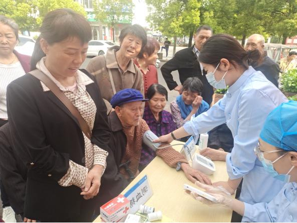 百姓健康系我心，黨員服務進社區(qū)