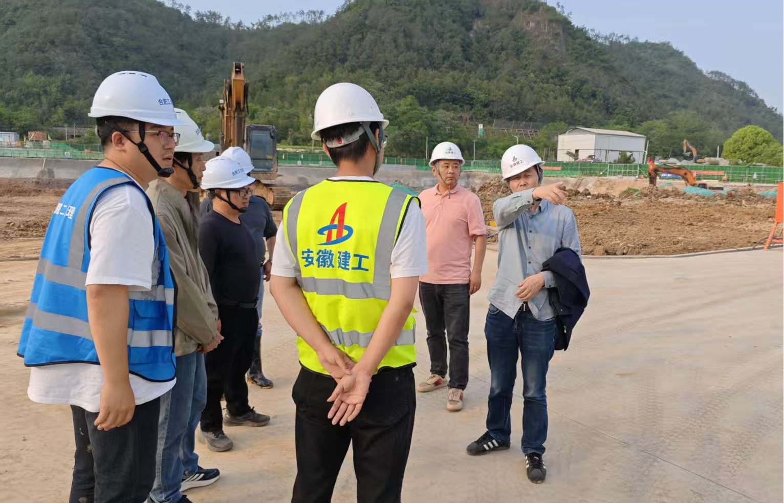 堅守一線保進(jìn)度 嚴(yán)密巡查護(hù)安全——城建投公司“五一”期間全力護(hù)航工程項目建設(shè)?